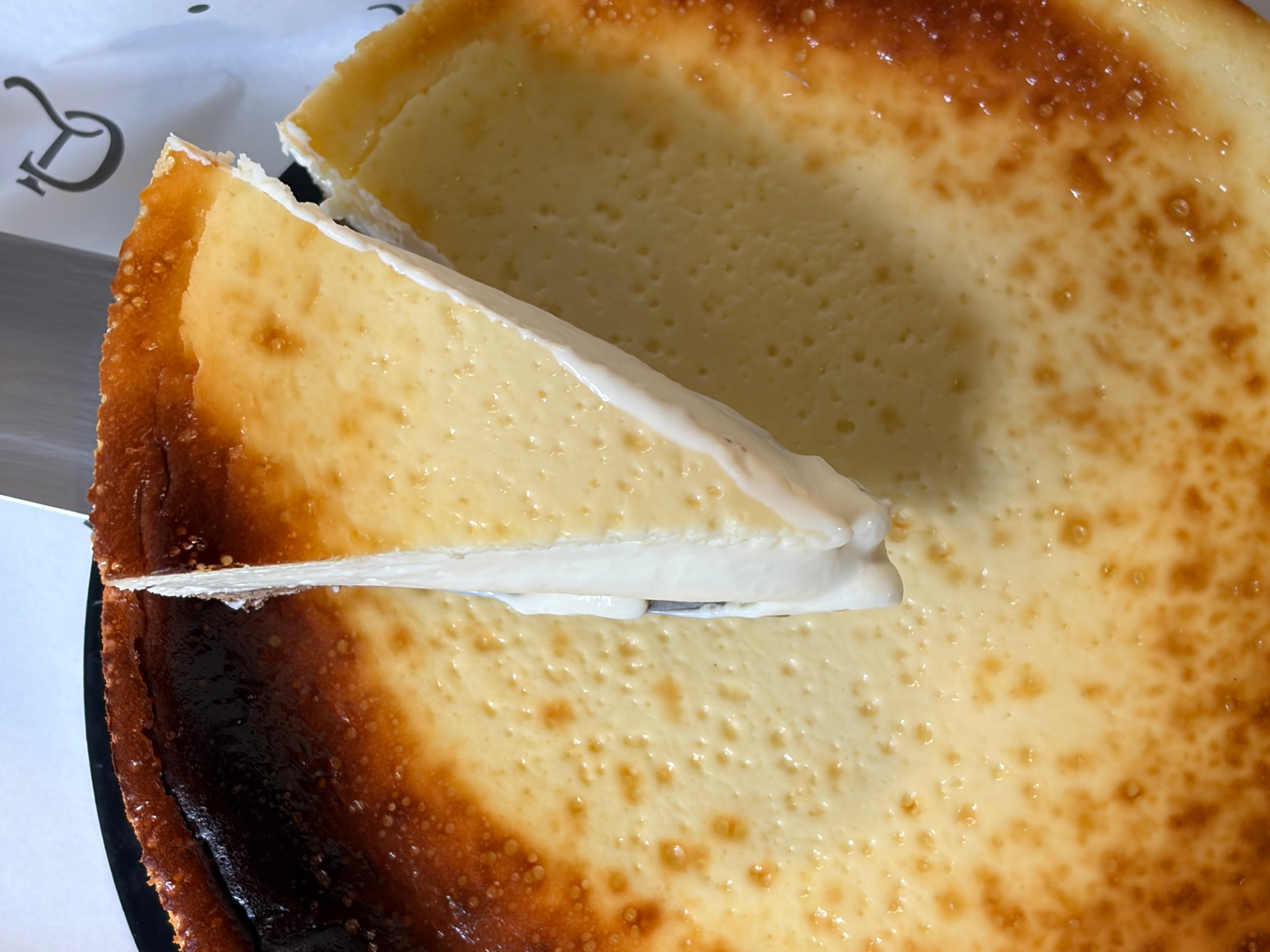 Basque Cheesecake  | Queso Manchego * Promocion Medium 7“ (18 cm) 6 - 8 Slices *